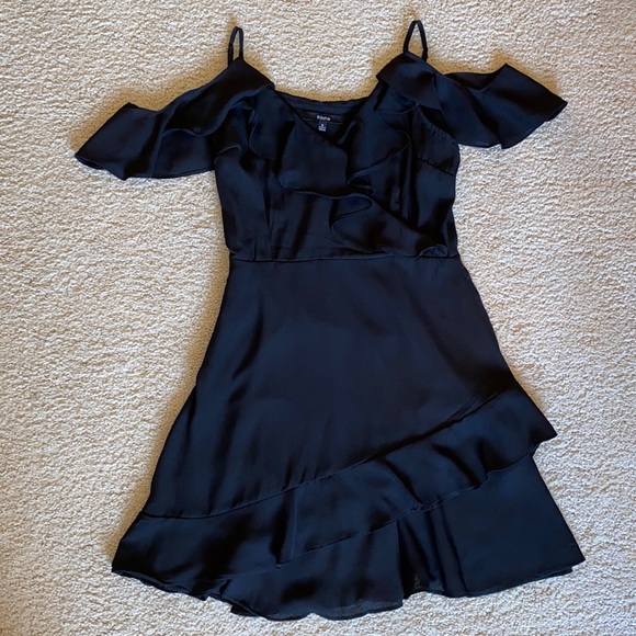 Black Fashion Nova dress - Picture 3 of 5